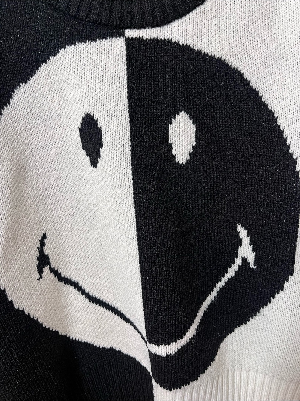 Smiley Icon Sweater
Farm Rio - Picture 8 of 12